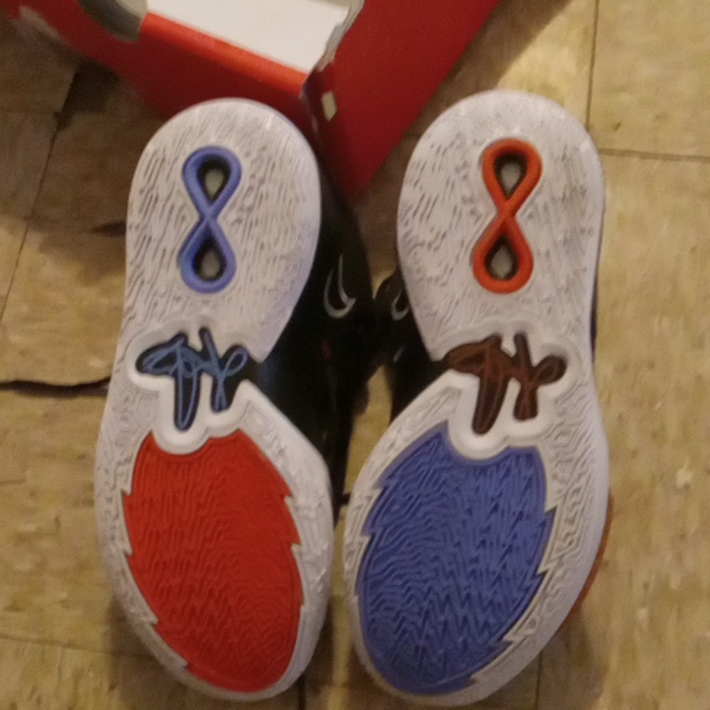 Kyrie - Picture 3 of 3